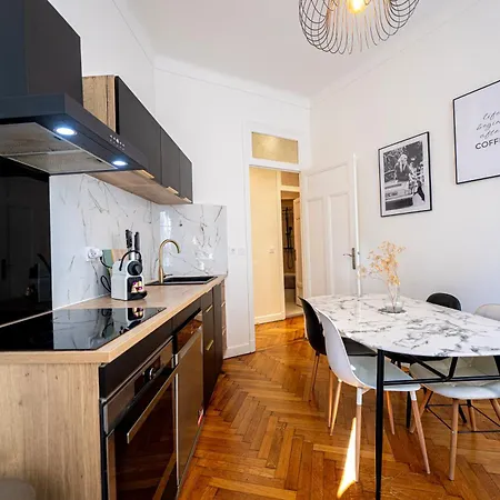 Grand 2p 52m2 Centre Nice-gare 3min-clim-6 Pers-plage 8min דירה *